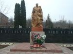 До пам'ятника невідомому солдату поклали квіти