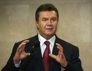Янукович: а хто не буде слухати і записувати, що я кажу - того задушу...