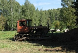 трактор фірми Добробуд нищить Тернопільський парк