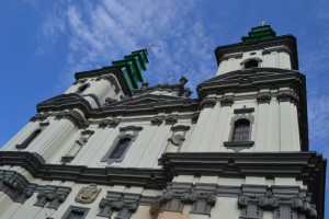 Тернопільська Катедра отримала нові скульптури на фасад