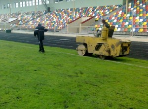 газон стадіону в Тернополі в жахливому стані, вересень 2013 року