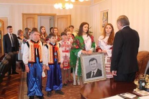 Хоптян, діти, Янукович, портрет