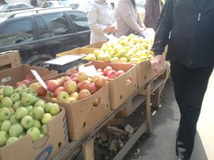 ринок, продукти, ціни, яблука