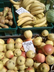 яблука, банани, ринок